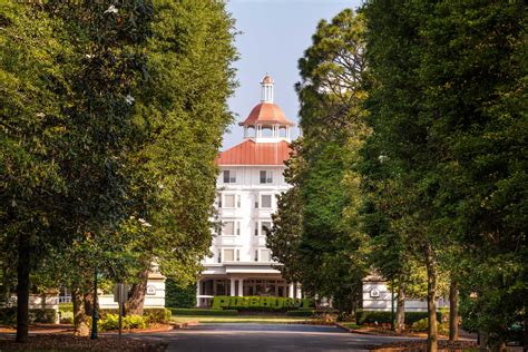 Carolina Hotel | Hotels & Accommodations | Pinehurst Resort