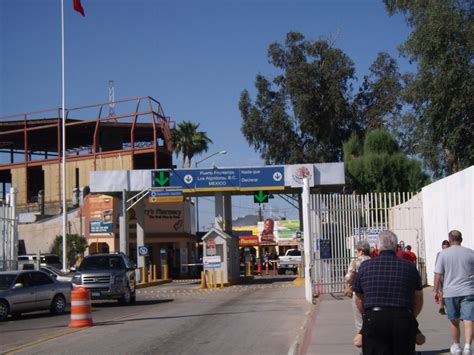 Los Algodones; border crossing 2 | Ge digital camera | Debra Levan | Flickr