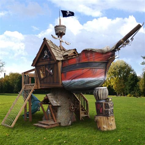 Pirate Ship Playhouse | Oh My That's Awesome