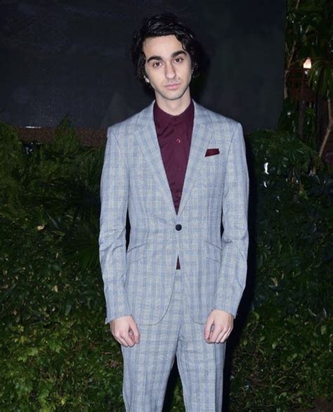 Alex Wolff at the Jumanji premiere on December 11, 2017. That suit. 😍 ...