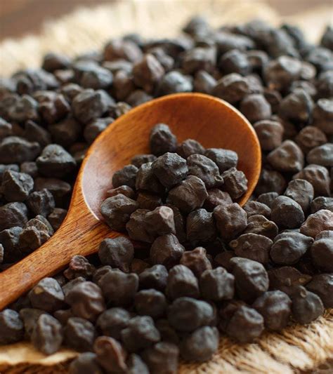 Amazing Benefits and Uses Of Black Chickpeas (Kala Chana) For Skin, Hair and Health