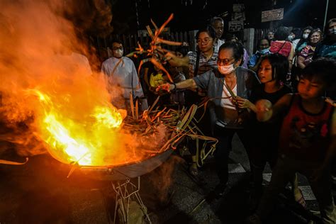 Mula sa Palm Sunday 'palaspas' hanggang Ash Wednesday ashes - Philippines Times