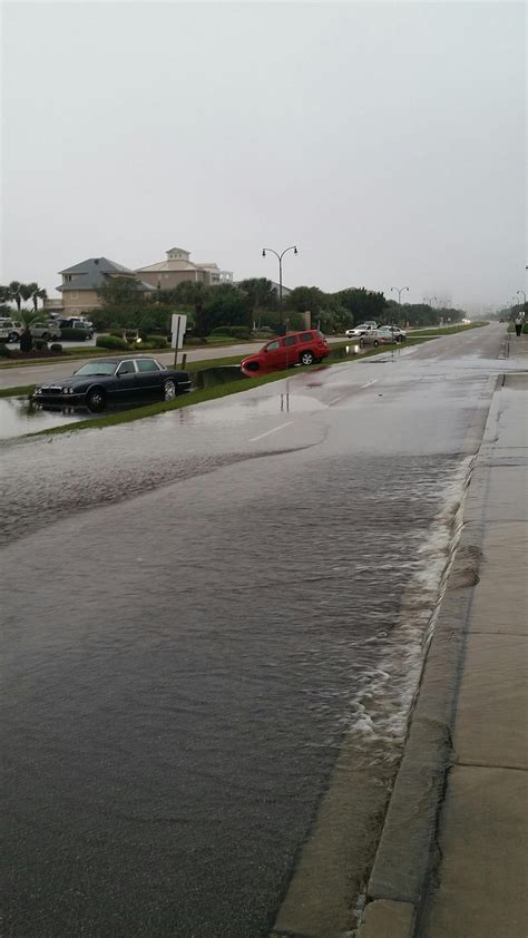 Flooding leaves multiple cars stuck in North Myrtle Beach | WPDE