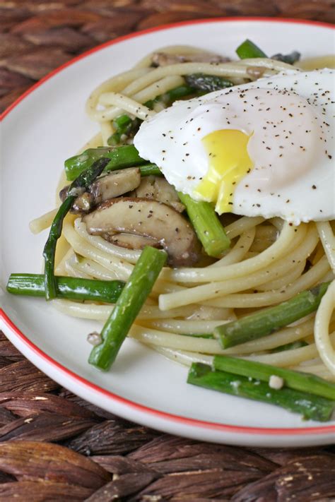 Bucatini With Mushrooms & Asparagus | FoodFash