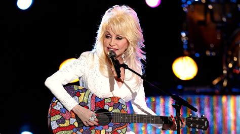 Watch The Voice Highlight: Dolly Parton: "Coat of Many Colors" (The Voice Live Performance ...