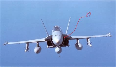 ¿Para qué sirve esta "toma de aire" del F-18 Hornet?