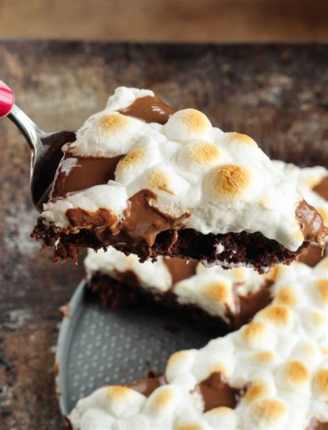 S'mores Dessert Pizza - Delicious Made Easy