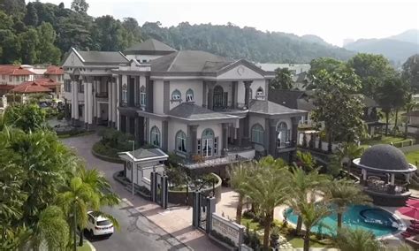 Take A Glimpse Into Aliff Syukri 'AS Palace' Grand Mansion