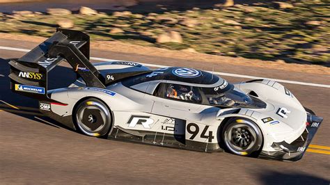 Volkswagen ID. R, ora punta al record (elettrico) al Nurburgring