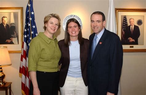 Sarah Huckabee Sanders Height, Weight, Age, Spouse, Family, Biography