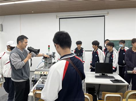 珠海市理工职业技术学校师生到我院参观交流-广州城建职业学院-机电工程学院