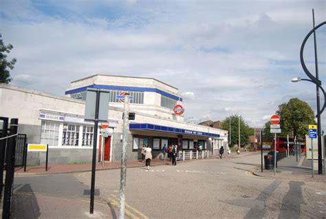 Hounslow West Underground Station © N Chadwick cc-by-sa/2.0 :: Geograph ...