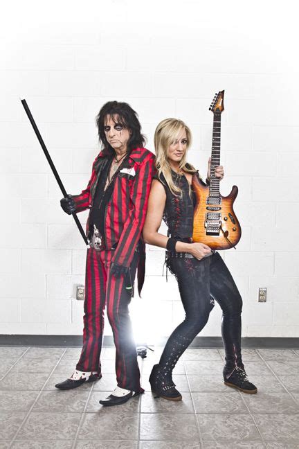 Nita Strauss, Alice Cooper's New Touring Guitarist, Gets Into the Act | Guitar World