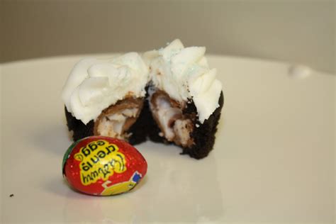 Two Sweet Bakery: cadbury creme egg cupcakes