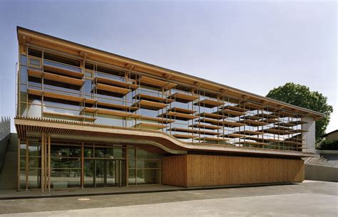 Sunny Gymnasium / Tekhnê Architectes | ArchDaily