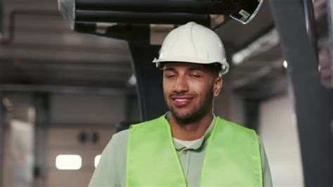 Portrait Smiling Multi Ethnic Forklift Operator Engaged Pallet Swapping Distribution — Stock ...
