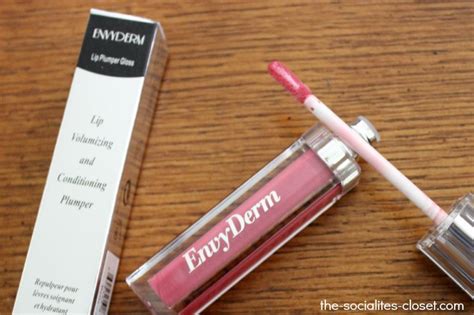 How Does Lip Plumping Lip Gloss Work? | The Socialite's Closet