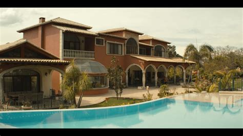 Onscreen Houses: Narcos Mexico| Grand Estates {Part 1} – The Modern Digest