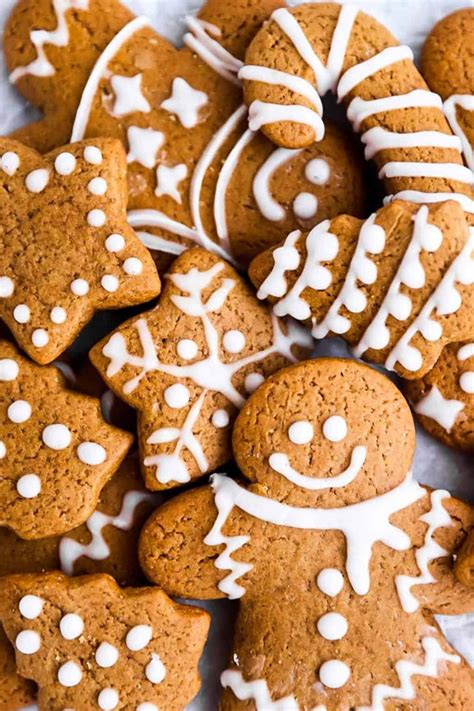 The Perfect Soft Gingerbread Cookies [Easy Recipe!] - Savory Nothings