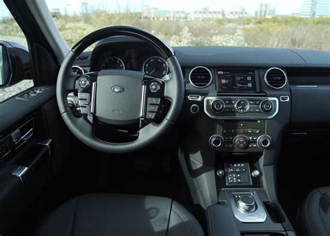 Discovering the Land Rover LR4 Interior and Accessories