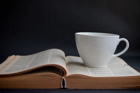 Kaffeepause mit einem guten Buch - Bilder und Fotos (Creative Commons 2.0)