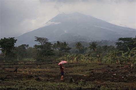 Weak tremors, quiet degassing observed at Kanlaon after eruption | Philstar.com