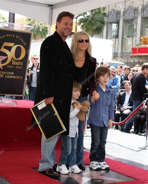 Russell Crowe & family – Stock Editorial Photo © Jean_Nelson #12972032