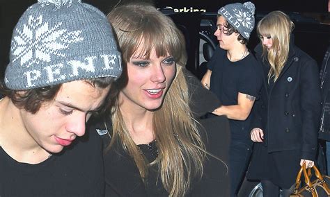 Nenahraditeľný somár vnútri harry styles kissing taylor swift pravopis ...