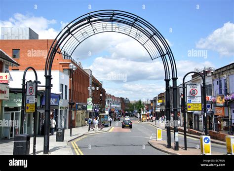 Town entrance sign, Station Road, Harrow, London Borough of Harrow ...