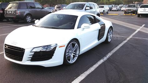 An Audi R8 looking great in white. (3264x1836) : carporn