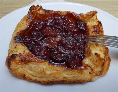 Cherry puff pastry tart | Puff pastry tart, Pastry tart, Puff pastry