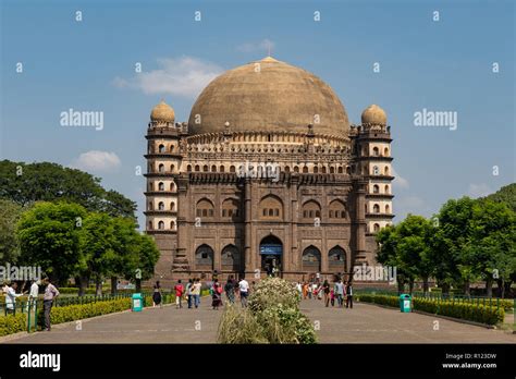 Gol Gumbaz, Vijayapura, Karnataka, India Stock Photo - Alamy