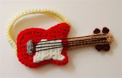 Guitarra Crochet Music, Crochet Game, Cute Crochet, Easy Crochet, Crochet Toys, Crochet ...