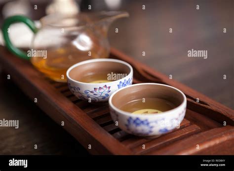 Chinese tea ceremony set Stock Photo - Alamy