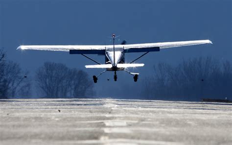 WARNING: Don't Takeoff With Full Flaps! - Looking To The Sky