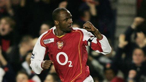 Vieira Keane Fight - Roy Keane and Patrick Vieira fight in tunnel at ...