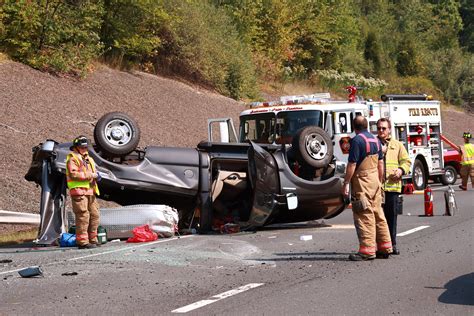 File:September 26, 2007 accident, highway 9, CT, flipped truck.jpg - Wikimedia Commons