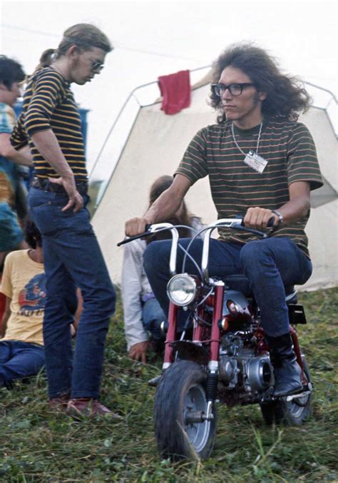 Stunning photos depicting the rebellious fashion at Woodstock, 1969 - Rare Historical Photos