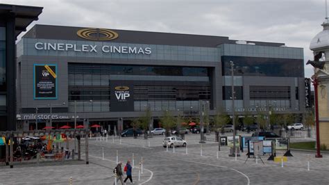 Cineplex anuncia que permanecerá abierto a pesar de los peligros del coronavirus - El Centro News