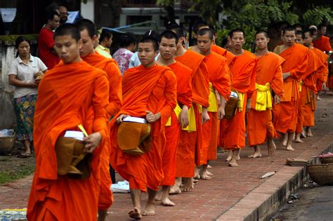 Fichier:Buddhist monks (Laos-2009).jpg — Wikipédia