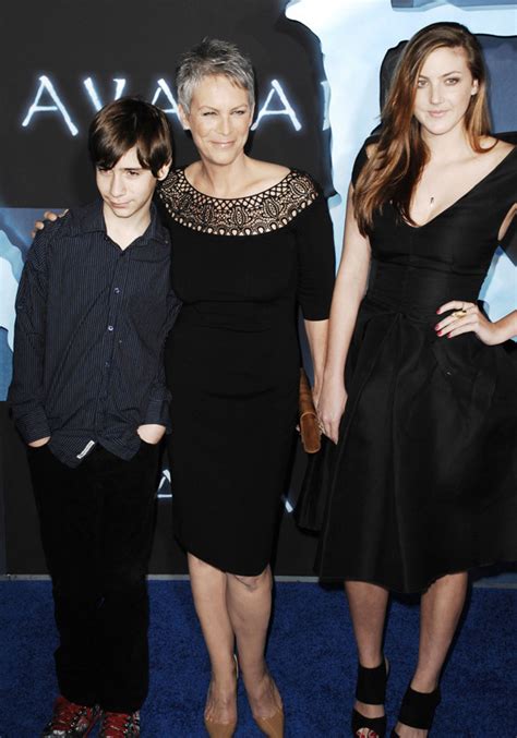 Jamie Lee Curtis Shows Off Her Kids At 'Avatar' Premiere (PHOTO) | HuffPost