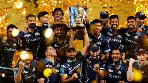 How did Gujarat Titans win IPL 2022 in their debut season?