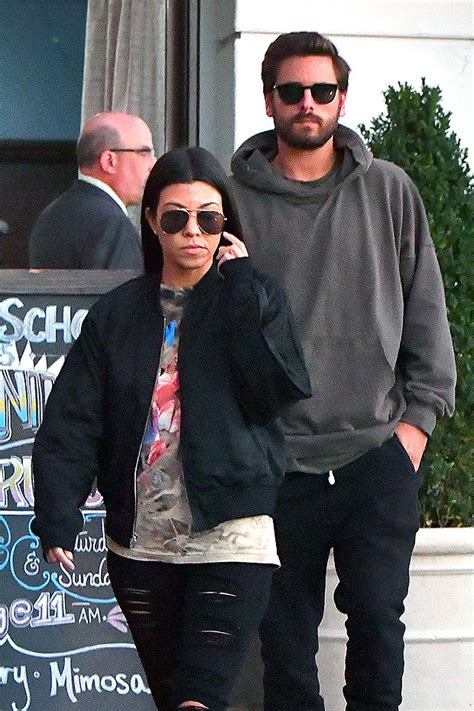 Kourtney Kardashian’s Feelings On Scott Disick’s No Mask Dinners – Hollywood Life