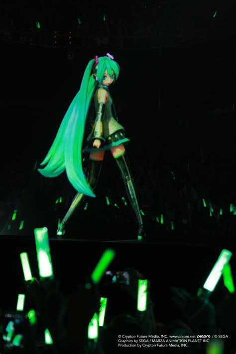 Meet Hatsune Miku, the Japanese Pop Star Hologram | Miku, Hatsune ...