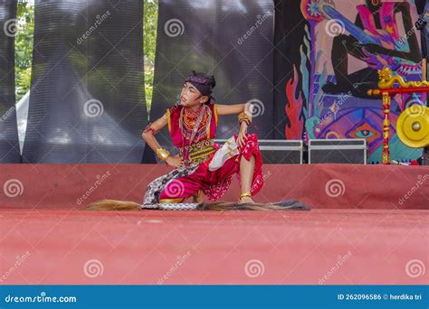 Traditional dance editorial photo. Image of dancer, javanese - 262096586