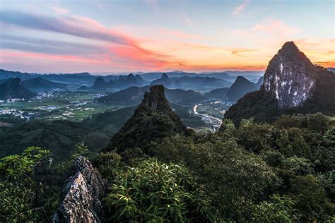 Yangshuo Moon Hill (Guilin, China): Climbing, Hiking and Photography