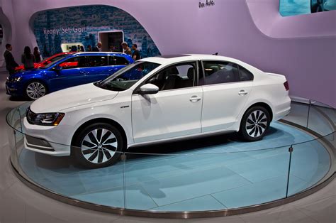 Volkswagen Jetta Hybrid 2015: pequeños cambios estéticos y en su equipamiento. | Lista de Carros