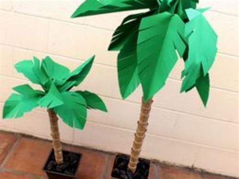 How to Make a Paper Palm Tree | eHow | Paper palm tree, Paper tree, Paper flowers