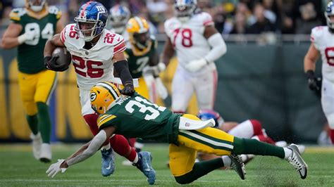 Saquon Barkley takes direct snap for 40 yards | Giants vs. Packers ...