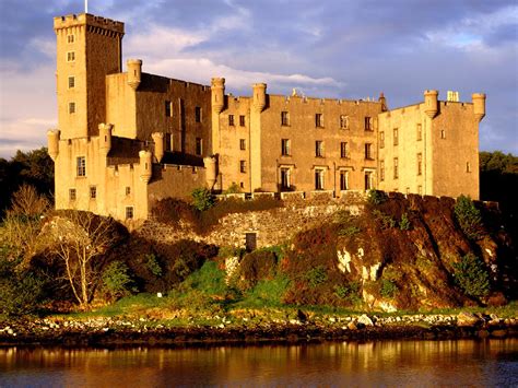 Dunvegan Castle Isle of Skye Scotland picture, Dunvegan Castle Isle of ...